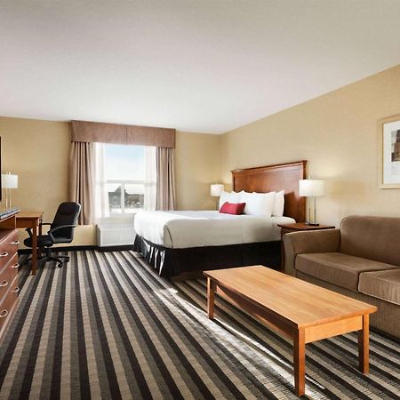 Days Inn & Suites By Wyndham Edmonton Airport Leduc Esterno foto