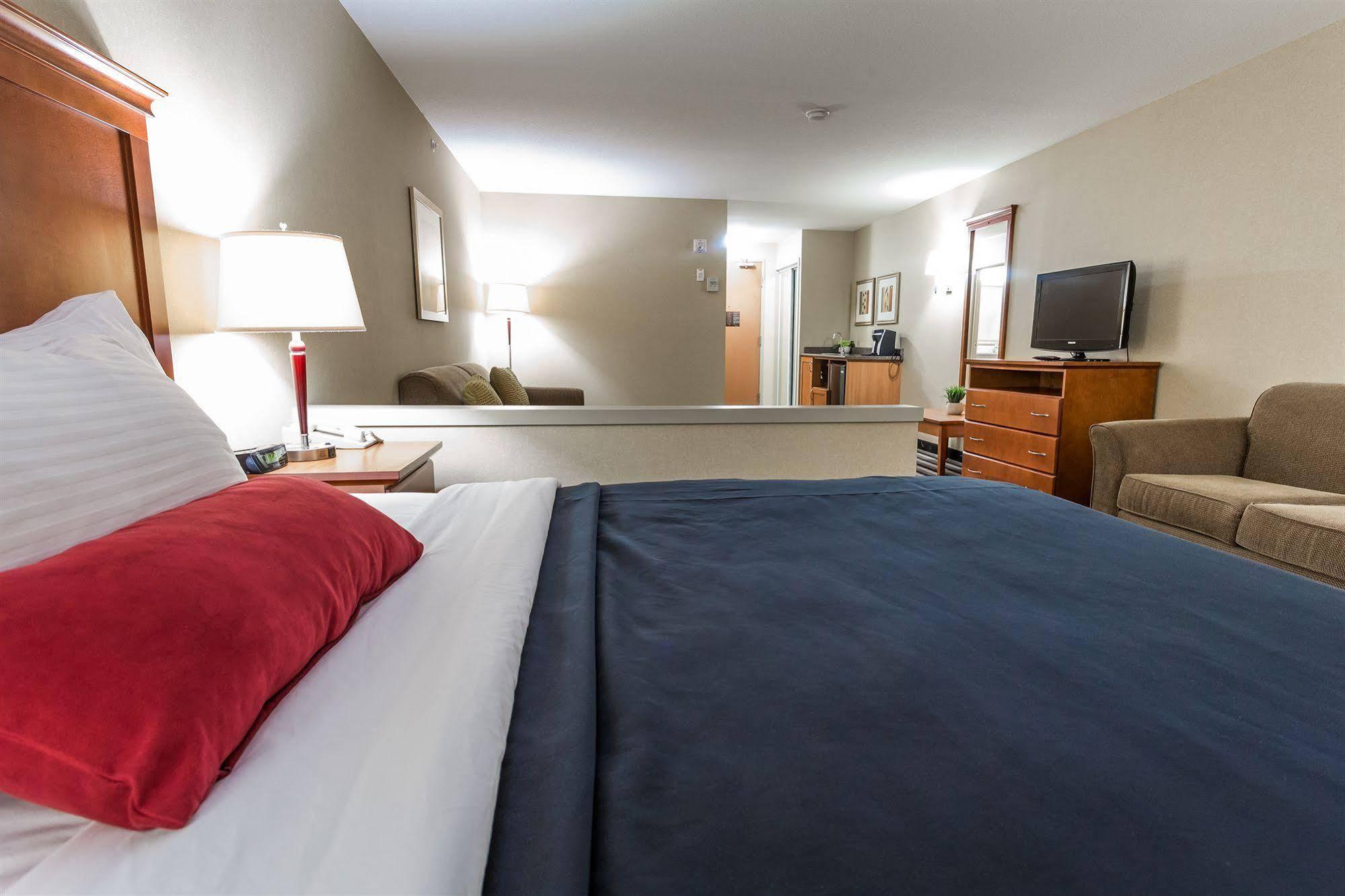 Days Inn & Suites By Wyndham Edmonton Airport Leduc Esterno foto
