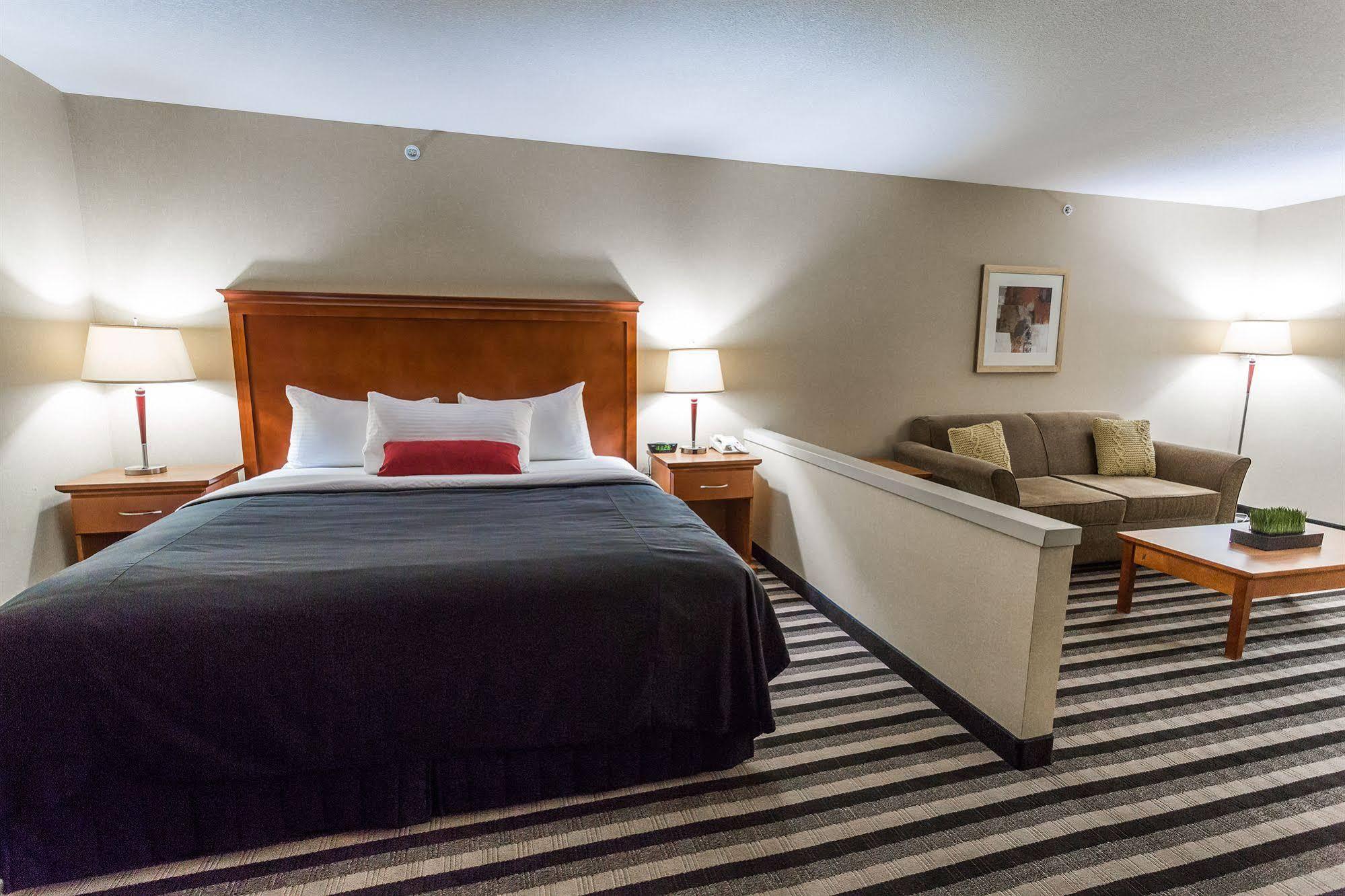 Days Inn & Suites By Wyndham Edmonton Airport Leduc Esterno foto