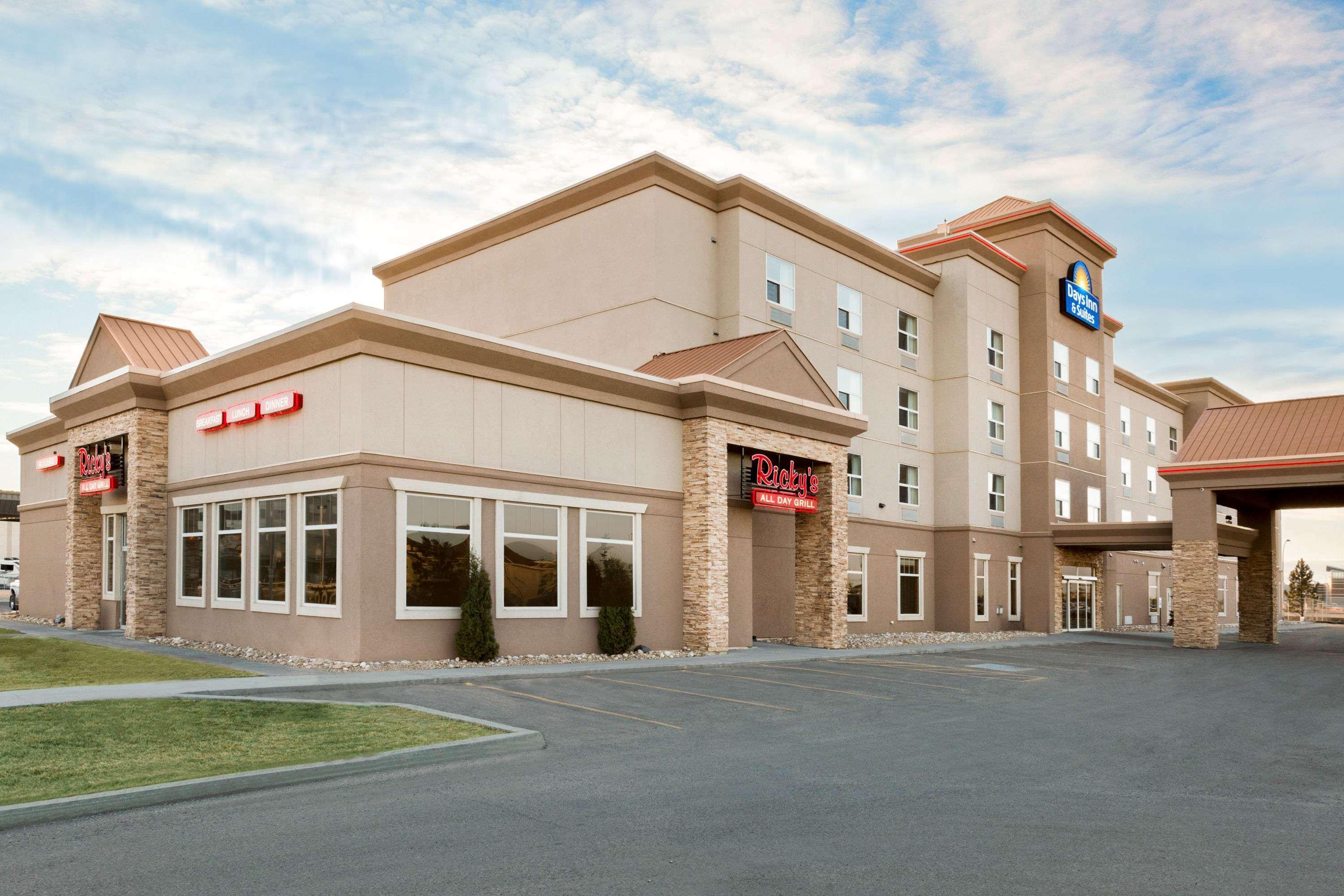 Days Inn & Suites By Wyndham Edmonton Airport Leduc Esterno foto