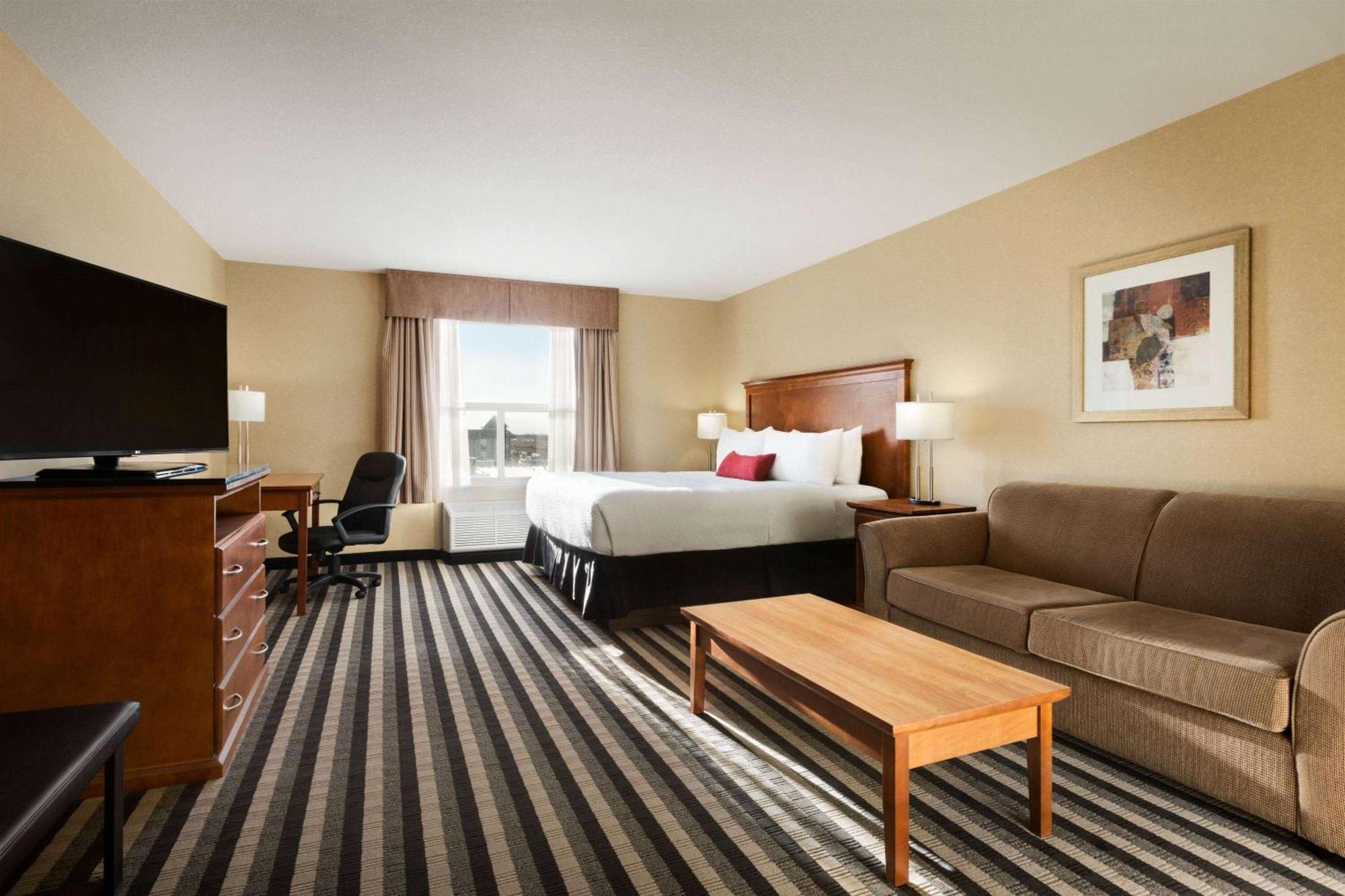 Days Inn & Suites By Wyndham Edmonton Airport Leduc Esterno foto