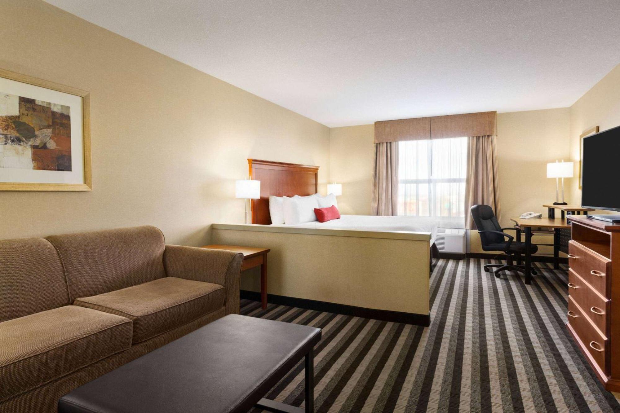 Days Inn & Suites By Wyndham Edmonton Airport Leduc Esterno foto