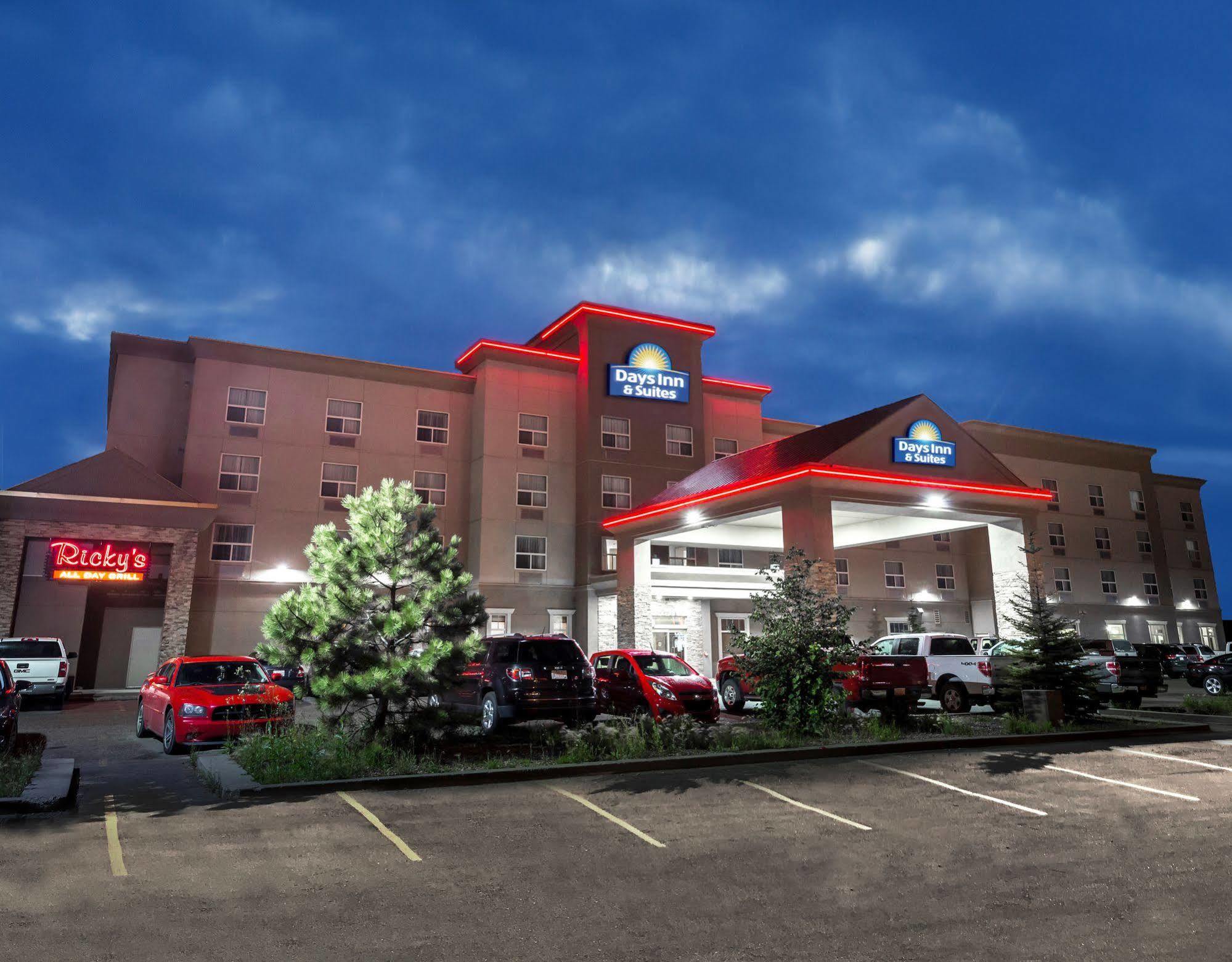 Days Inn & Suites By Wyndham Edmonton Airport Leduc Esterno foto