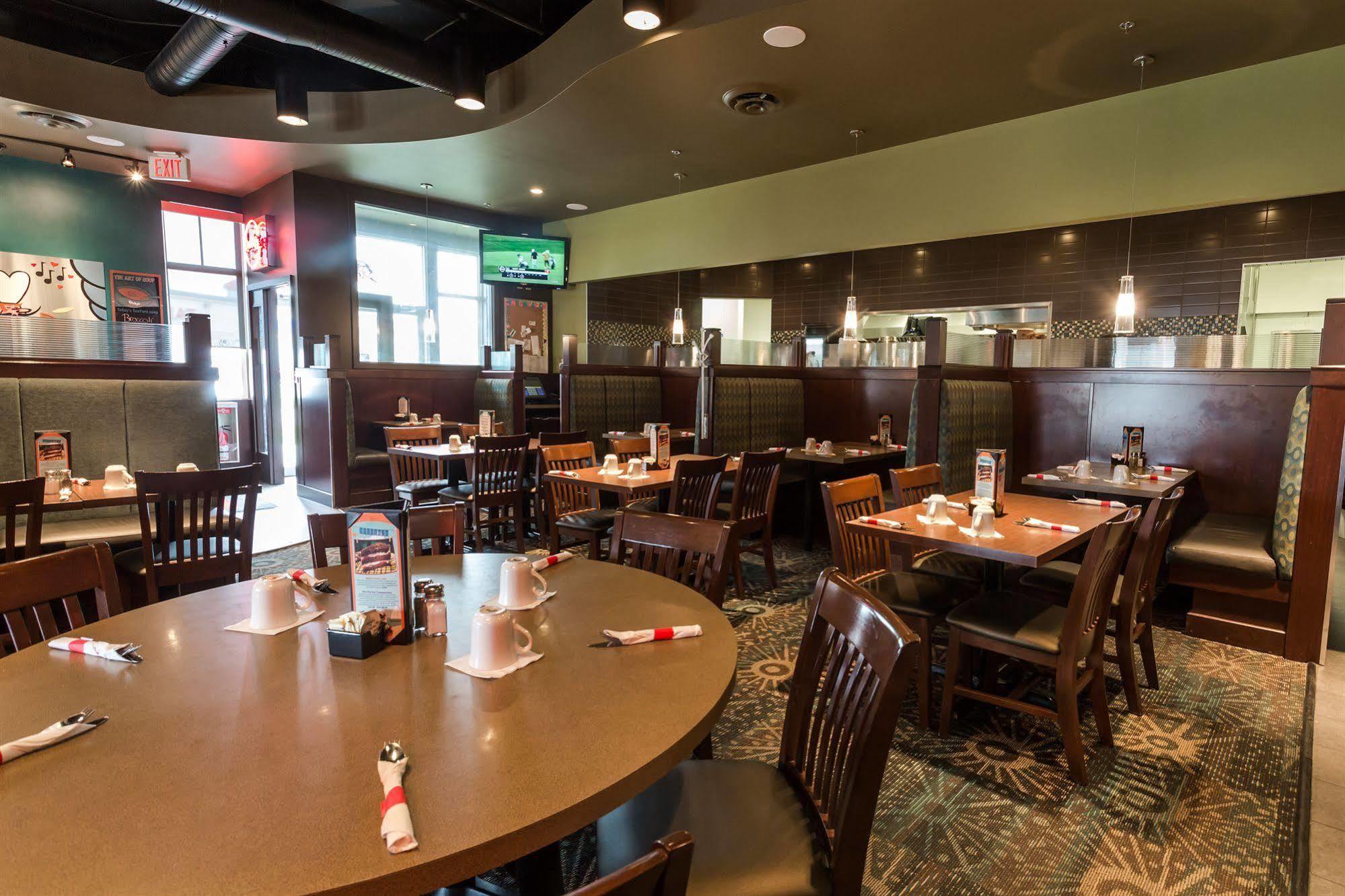 Days Inn & Suites By Wyndham Edmonton Airport Leduc Esterno foto