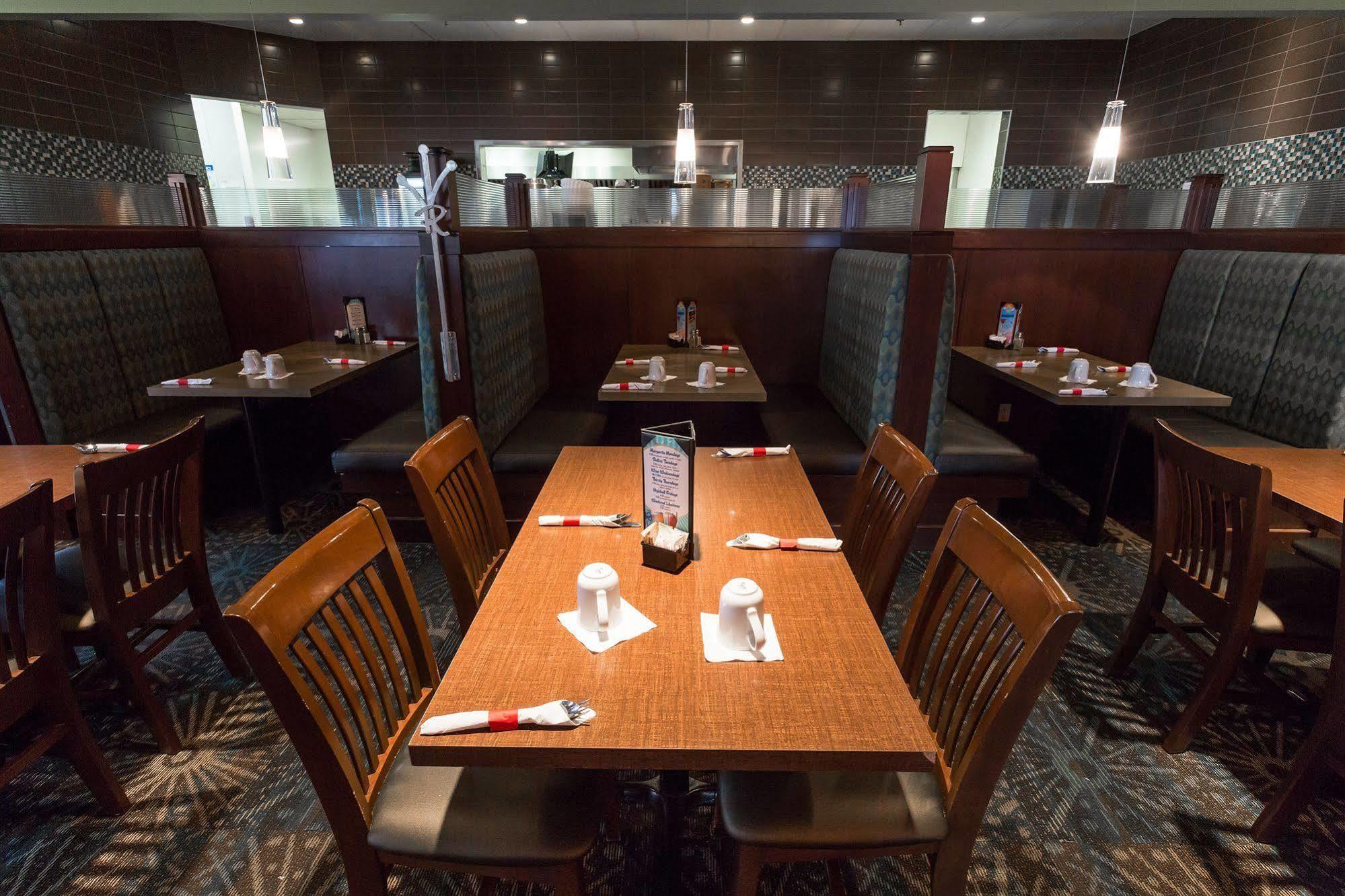 Days Inn & Suites By Wyndham Edmonton Airport Leduc Esterno foto