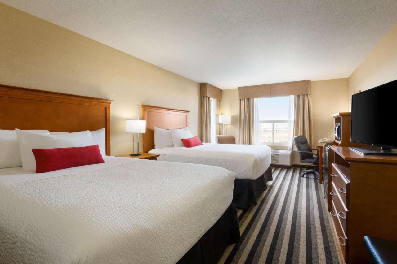 Days Inn & Suites By Wyndham Edmonton Airport Leduc Esterno foto
